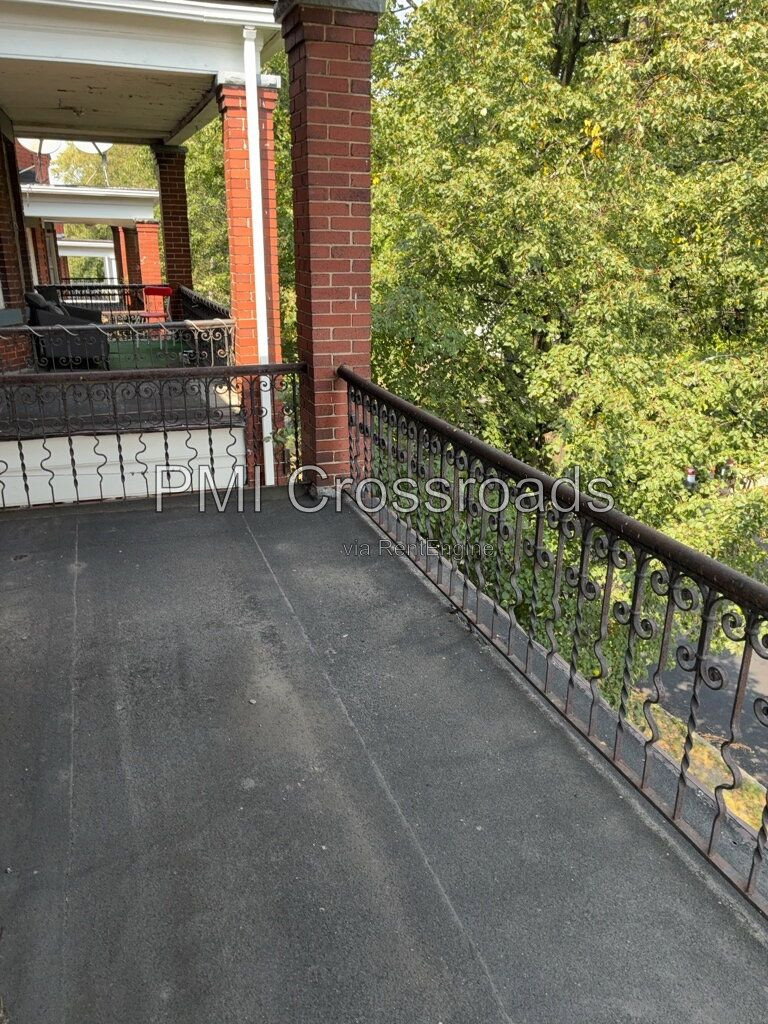 Gallery Image 19
