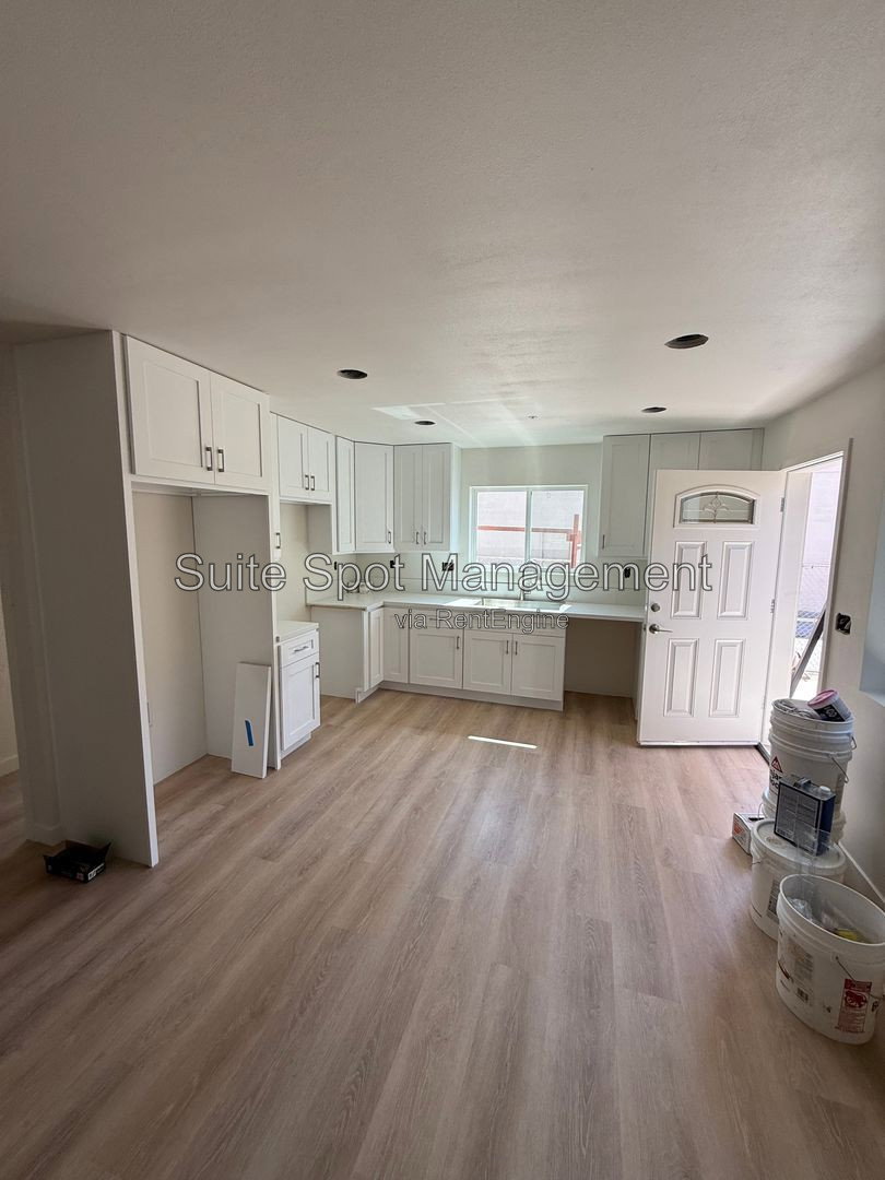 Gallery Image 0