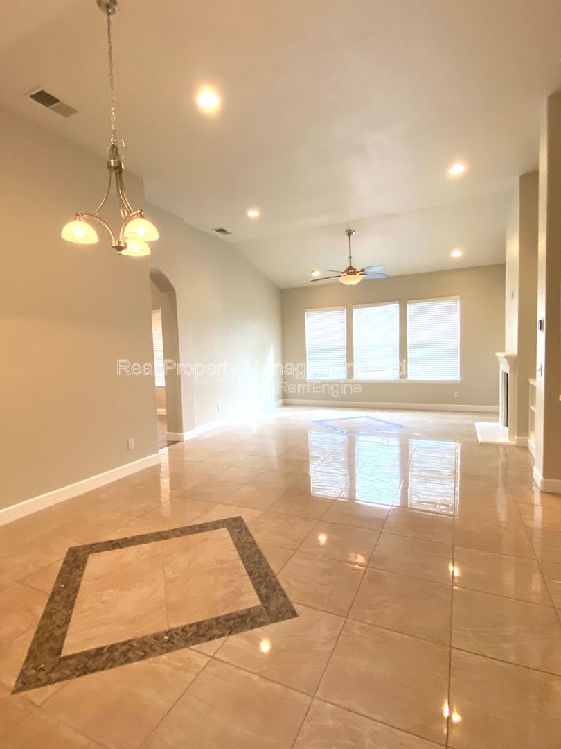 Gallery Image 16
