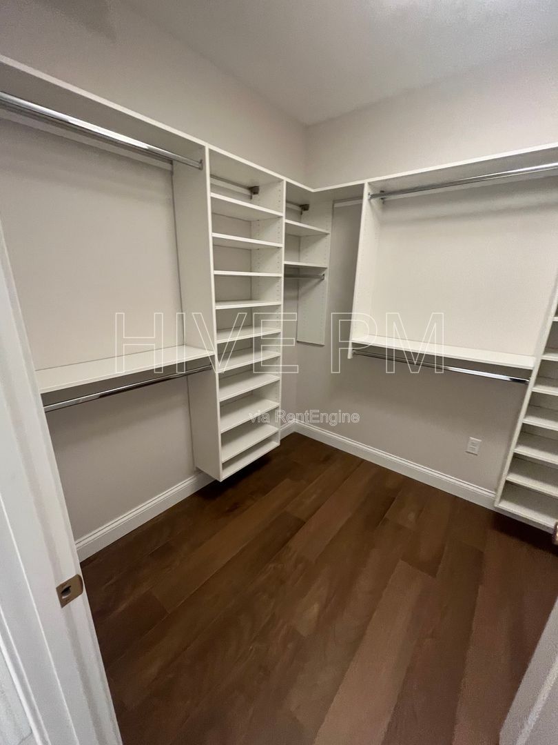 Gallery Image 19