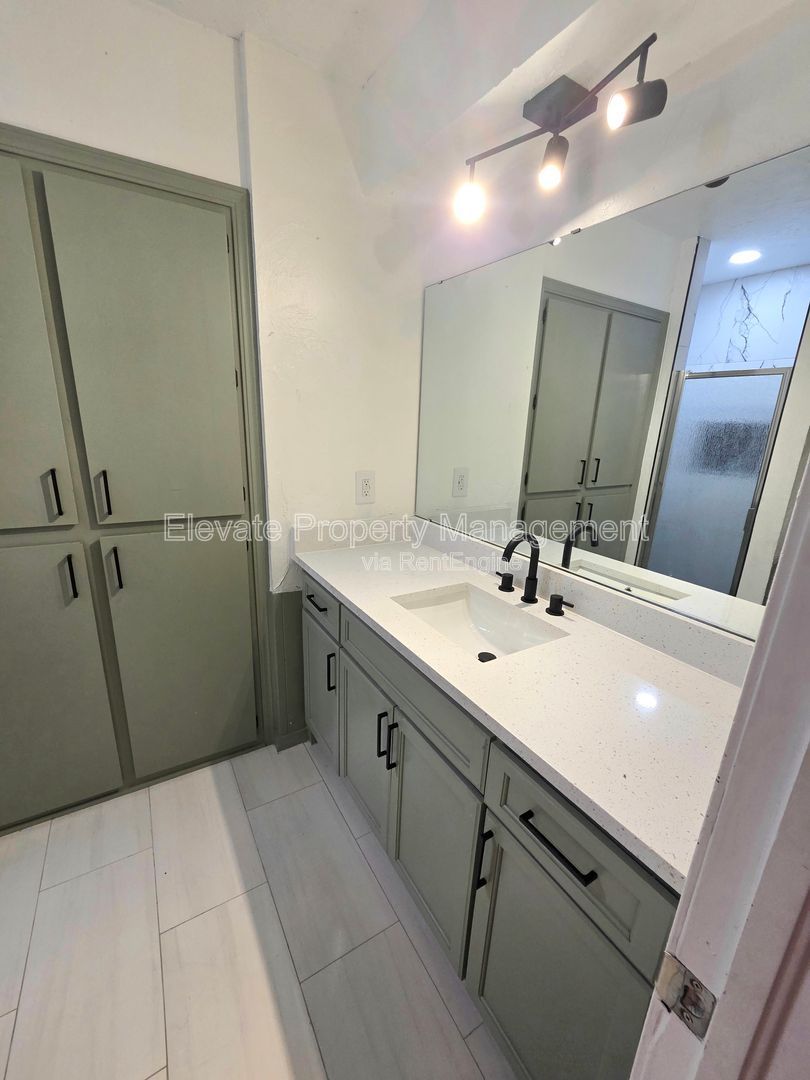 Gallery Image 16