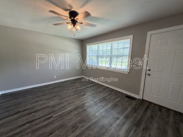 Gallery Image 0