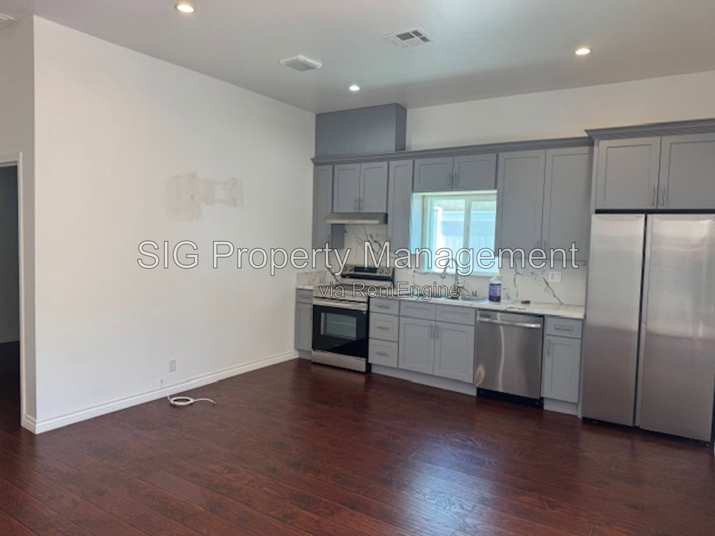 Gallery Image 0