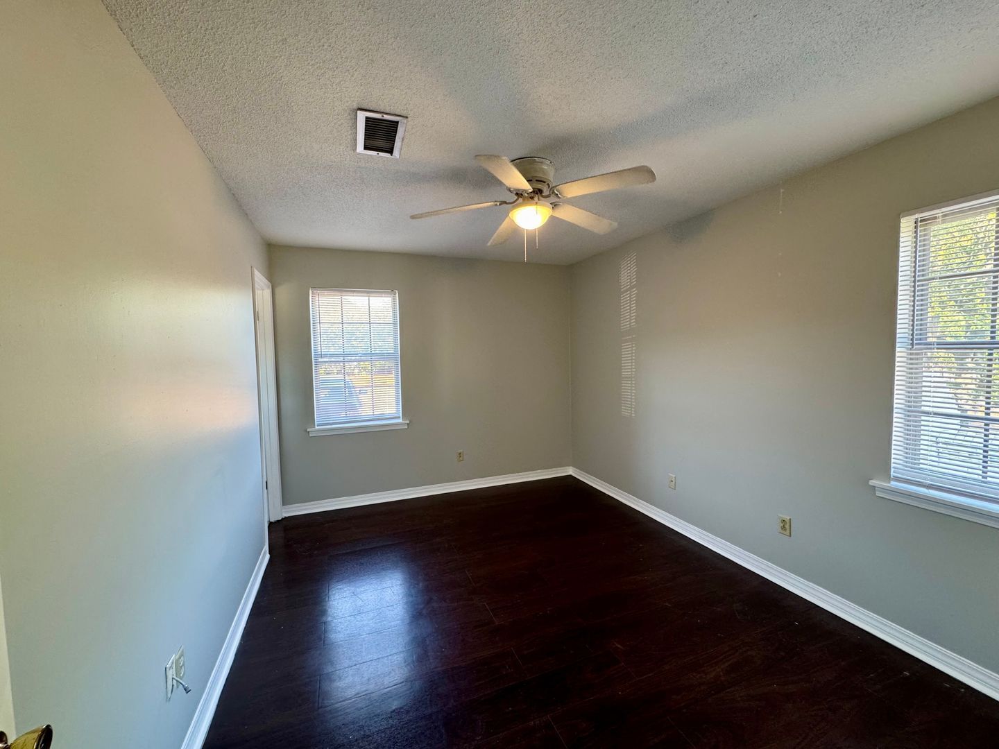 Gallery Image 0
