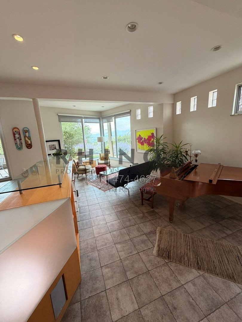Gallery Image 0
