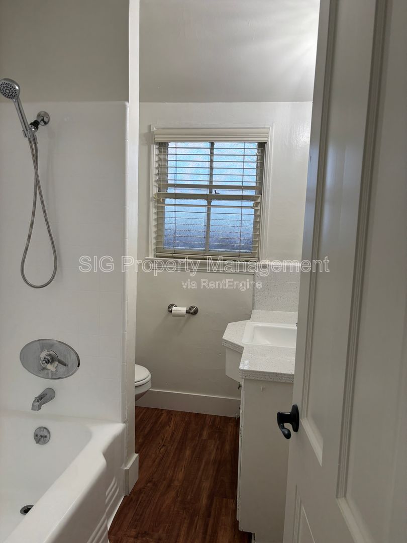 Gallery Image 16