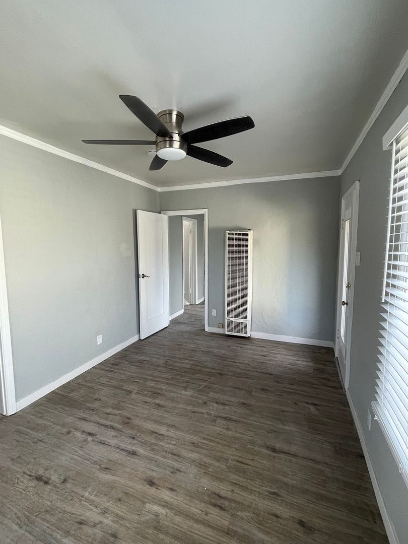 Gallery Image 0