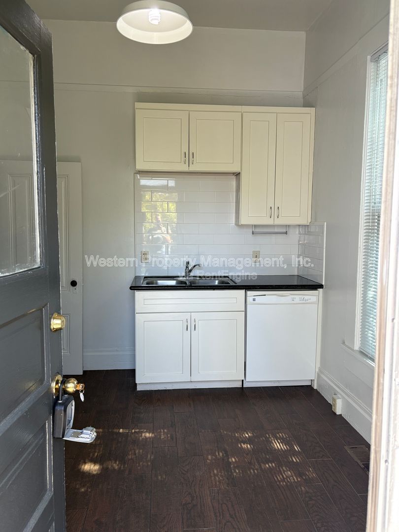 Gallery Image 0