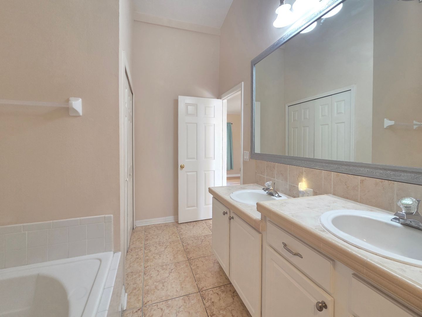 Gallery Image 13