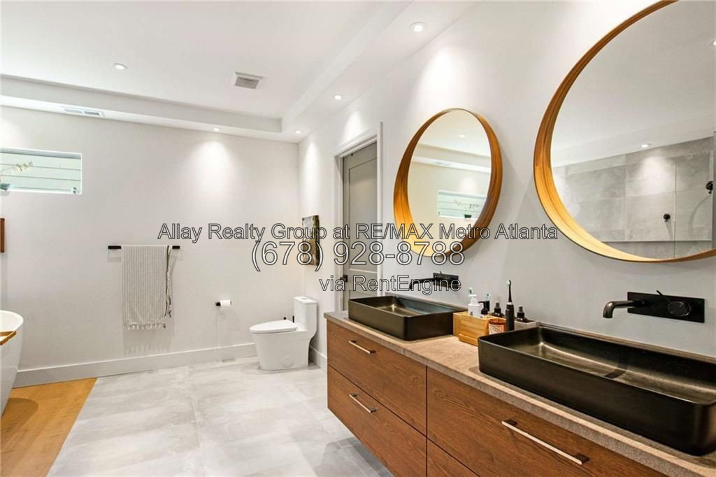 Gallery Image 16