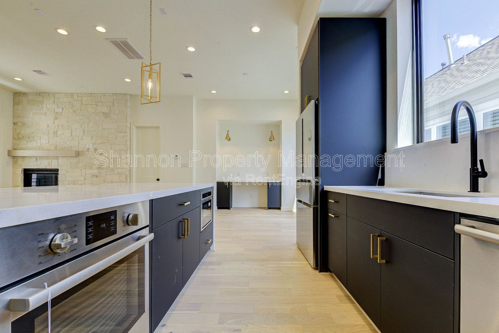 Gallery Image 0