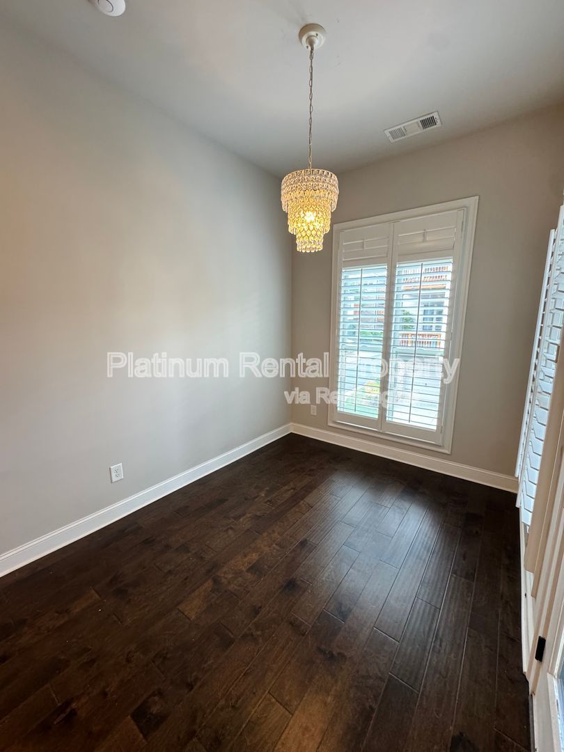 Gallery Image 16