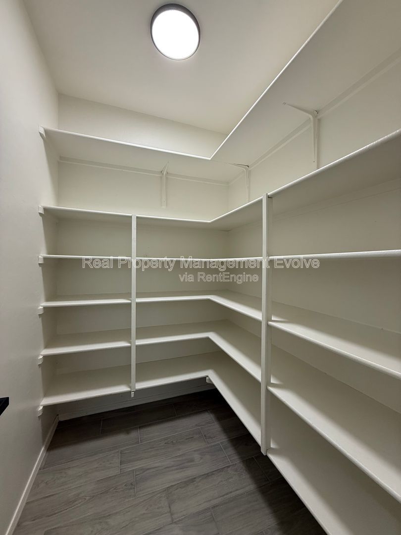 Gallery Image 16