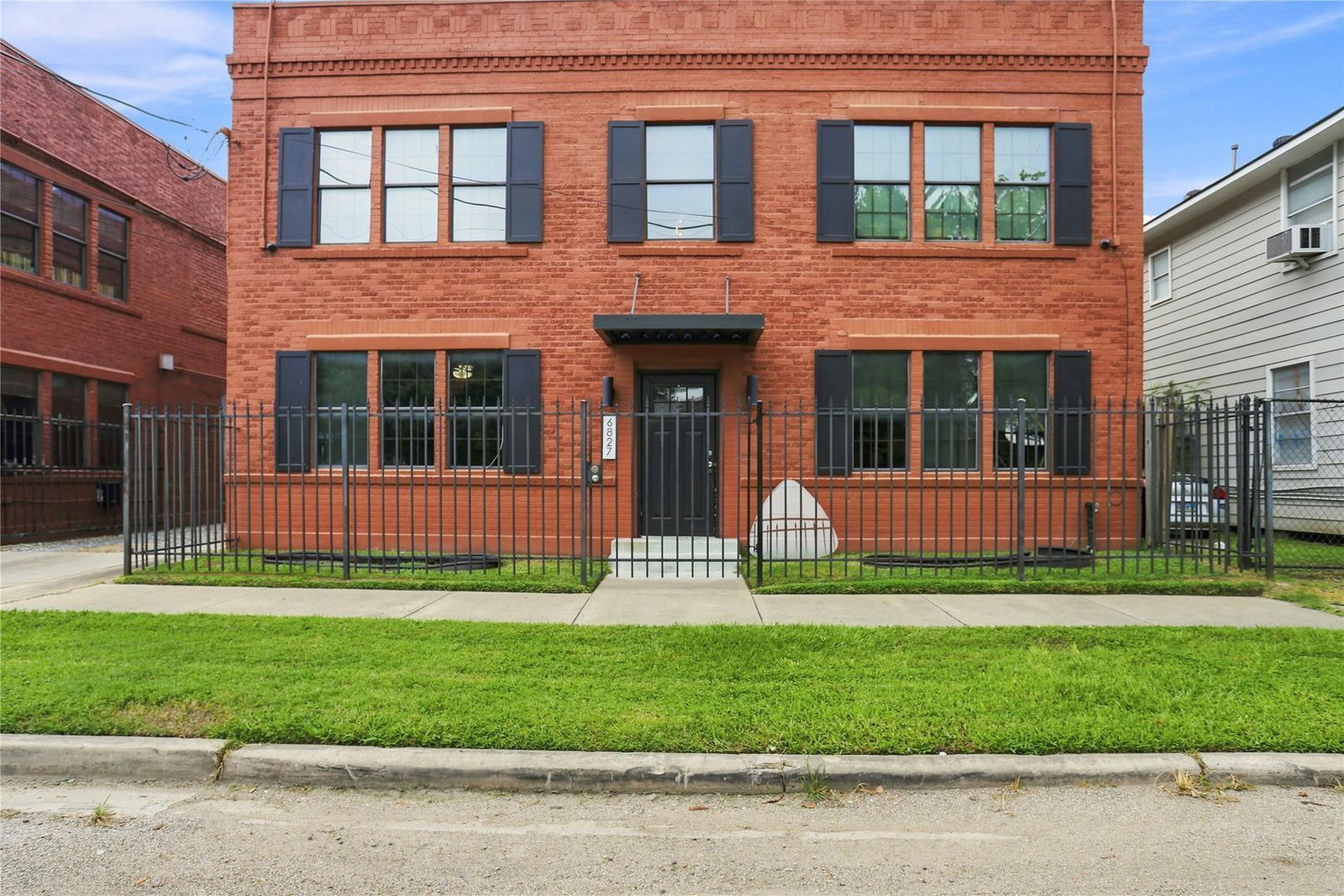 2 Bedroom Multi-Family Home – 6825 Avenue C #F, Houston, TX 77011