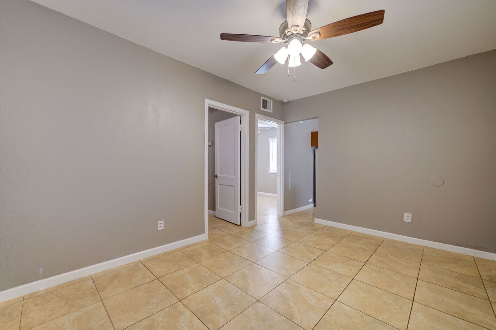 Gallery Image 0