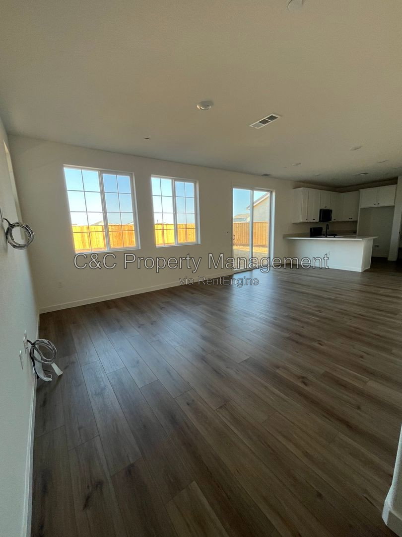 Gallery Image 14