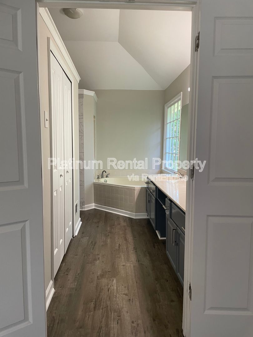 Gallery Image 16