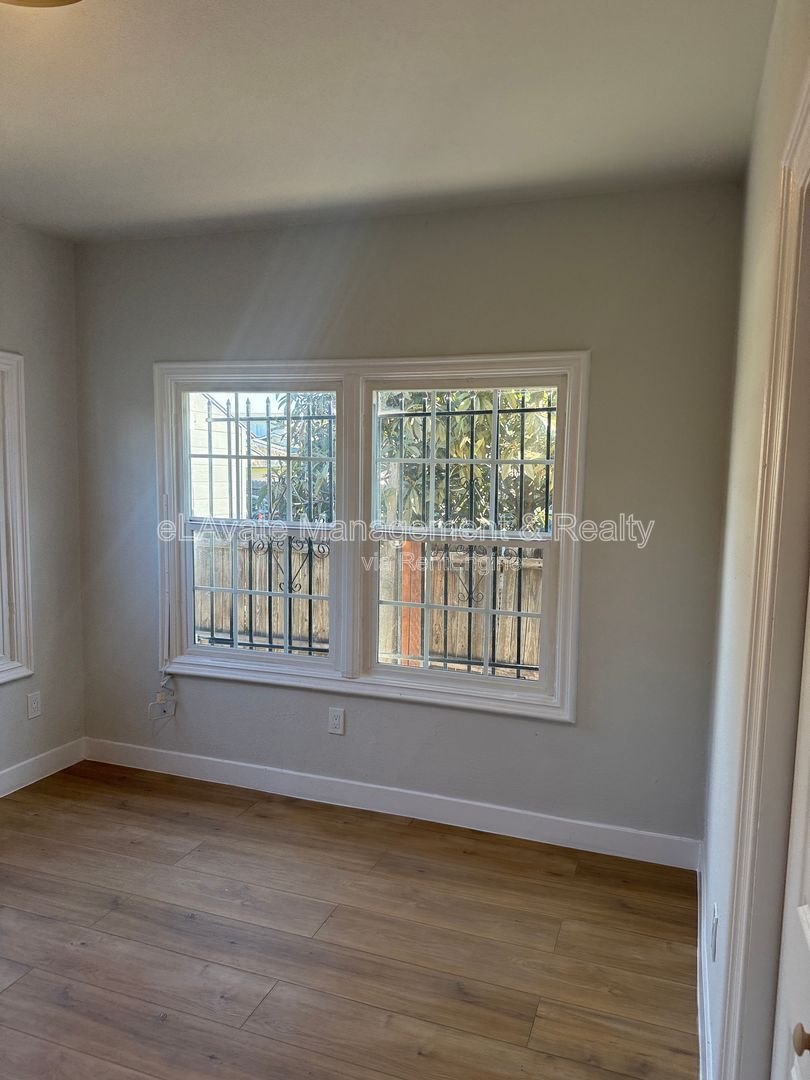 Gallery Image 13