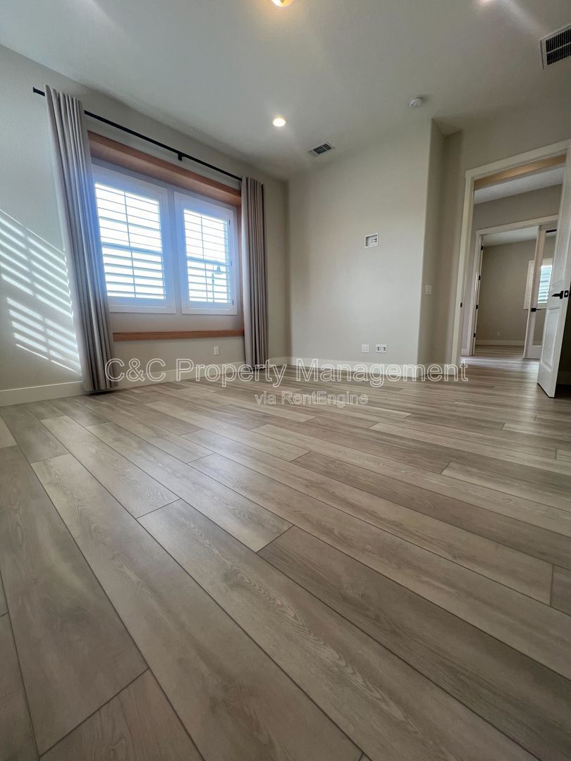 Gallery Image 17