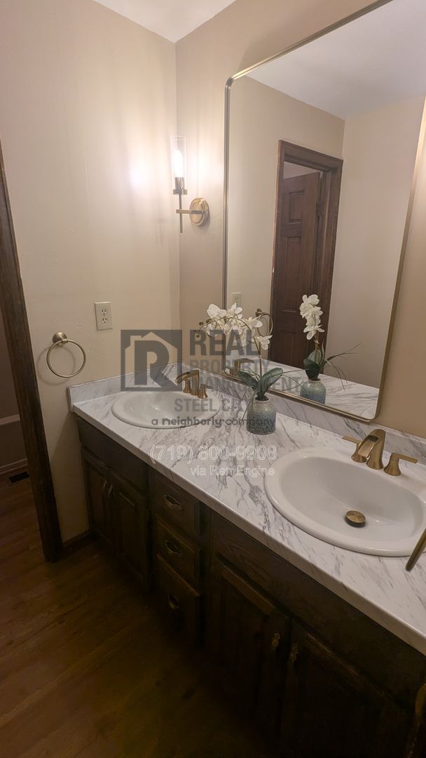 Gallery Image 16
