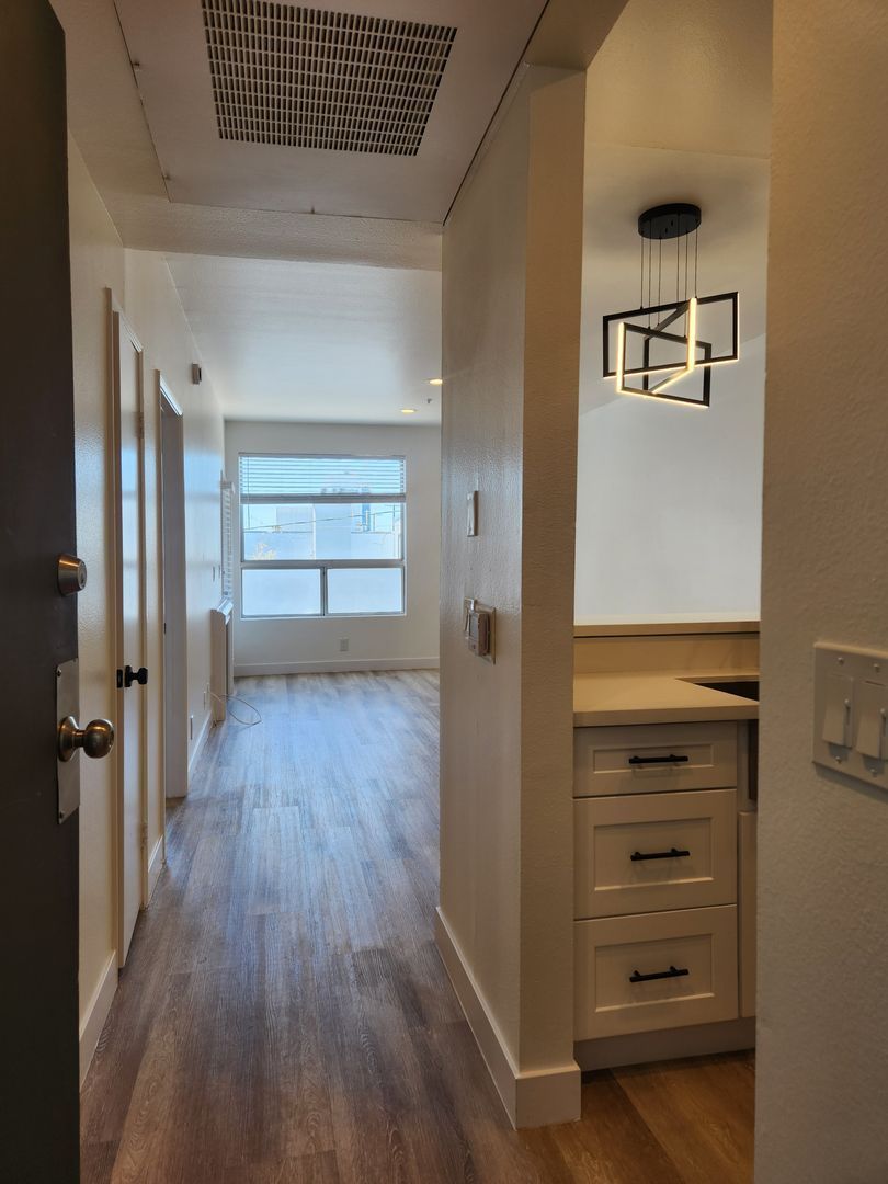 Gallery Image 0