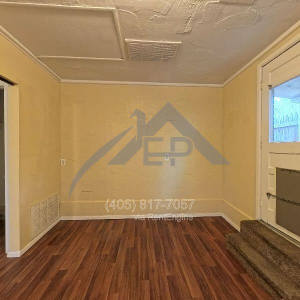 Gallery Image 0