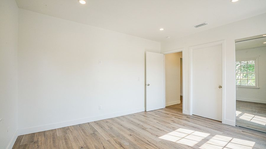 Gallery Image 18