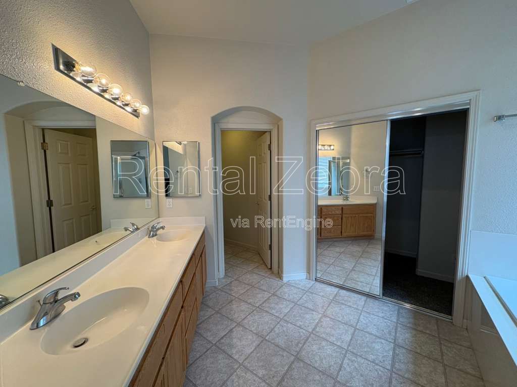 Gallery Image 18