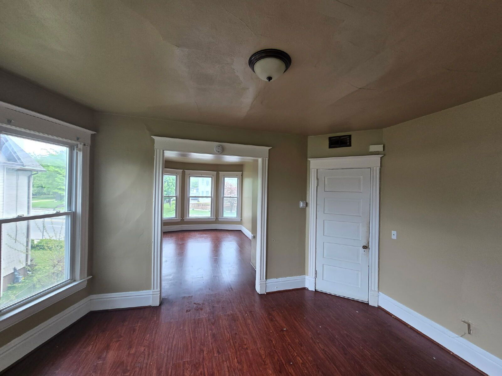 Gallery Image 0