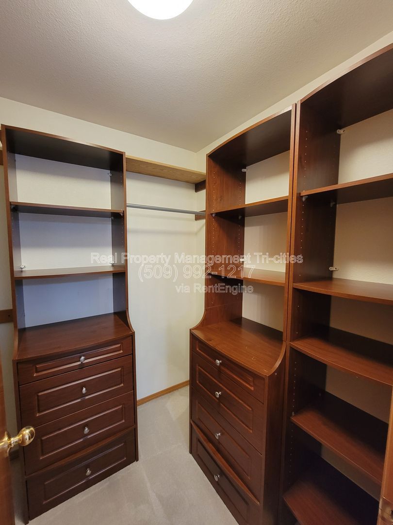 Gallery Image 19