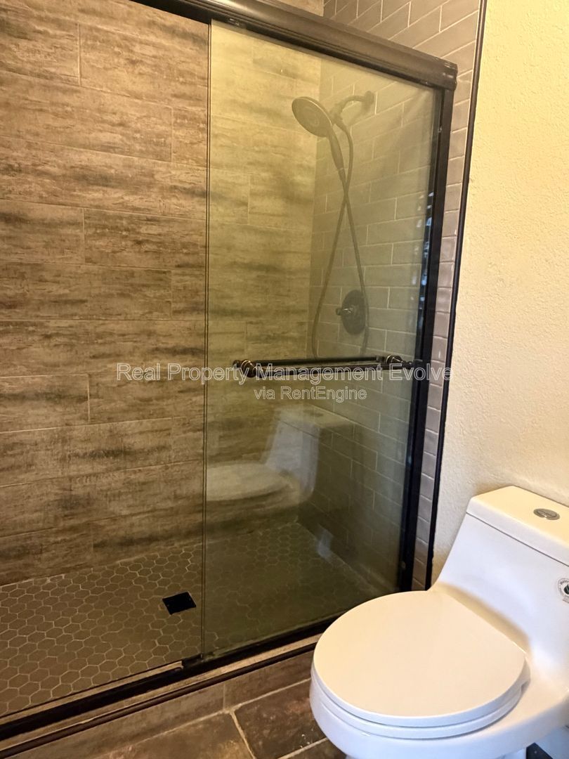 Gallery Image 16