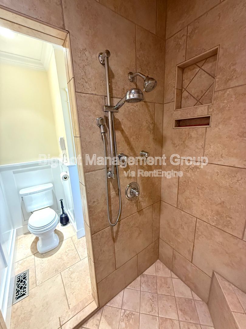 Gallery Image 16