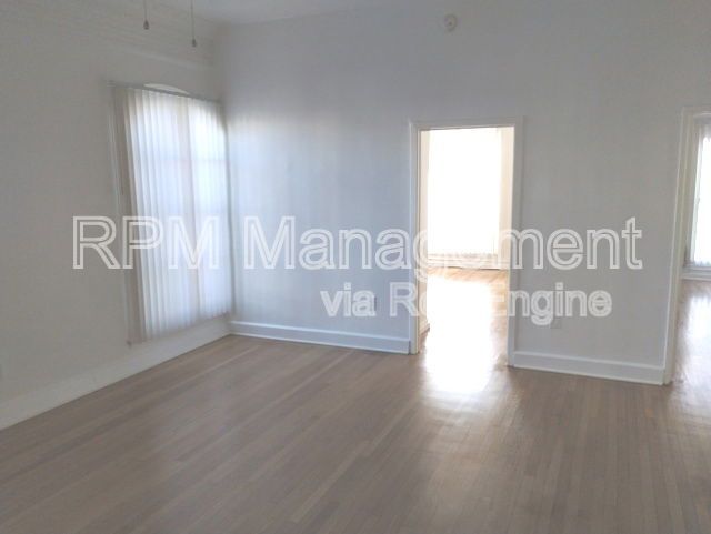 Gallery Image 0
