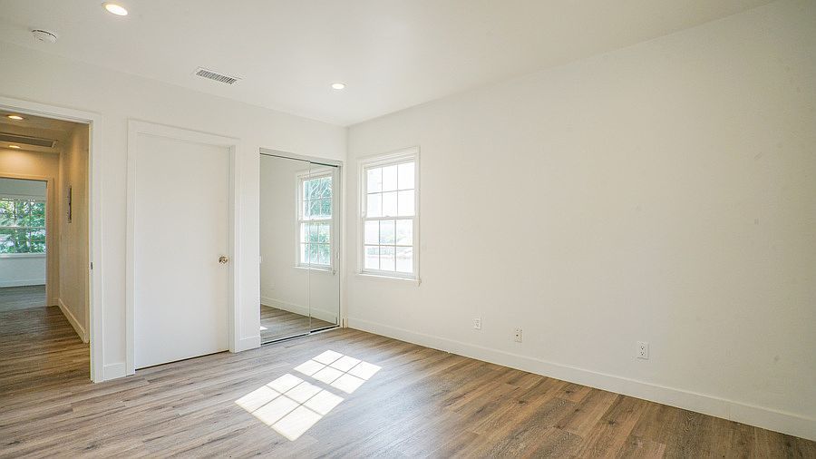 Gallery Image 17