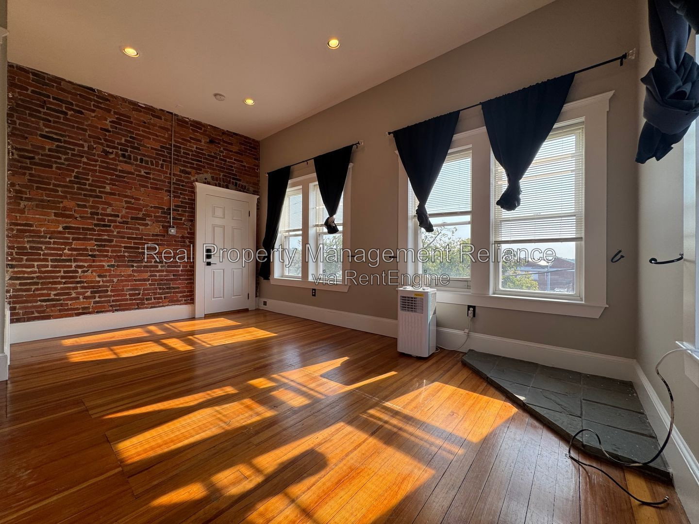 Gallery Image 0
