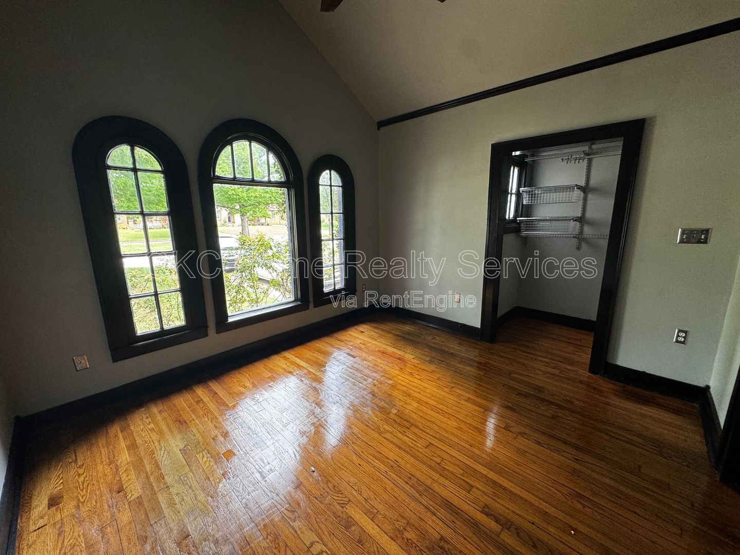 Gallery Image 0