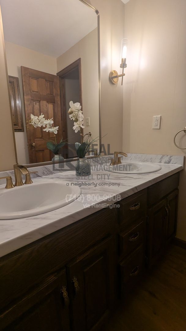 Gallery Image 18