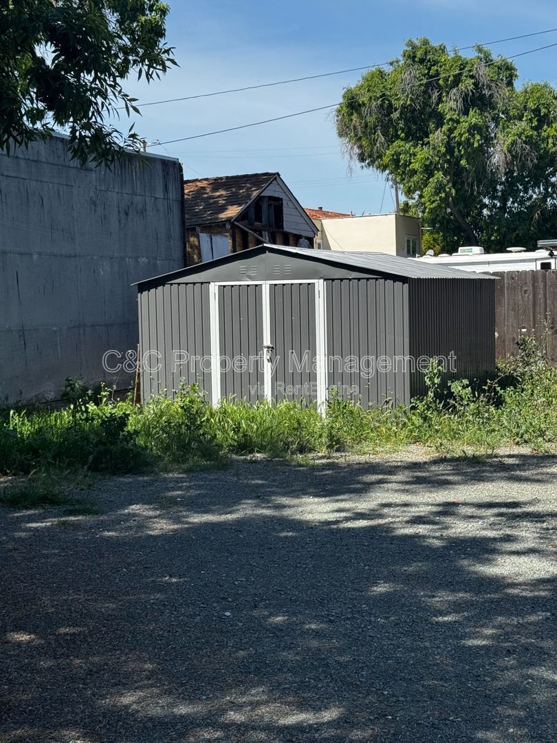 Gallery Image 16