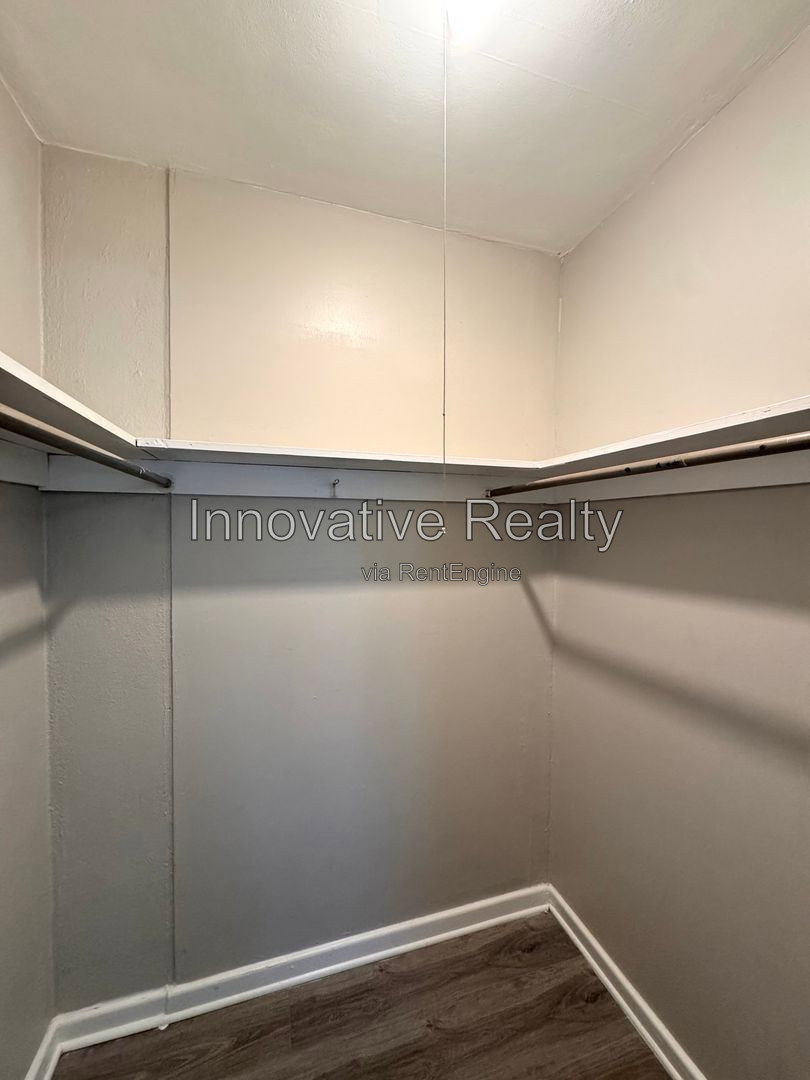 Gallery Image 16
