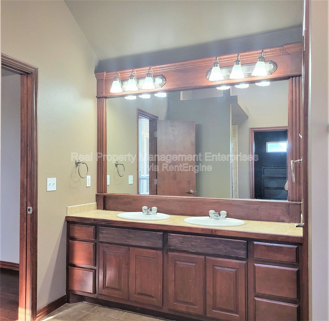 Gallery Image 16