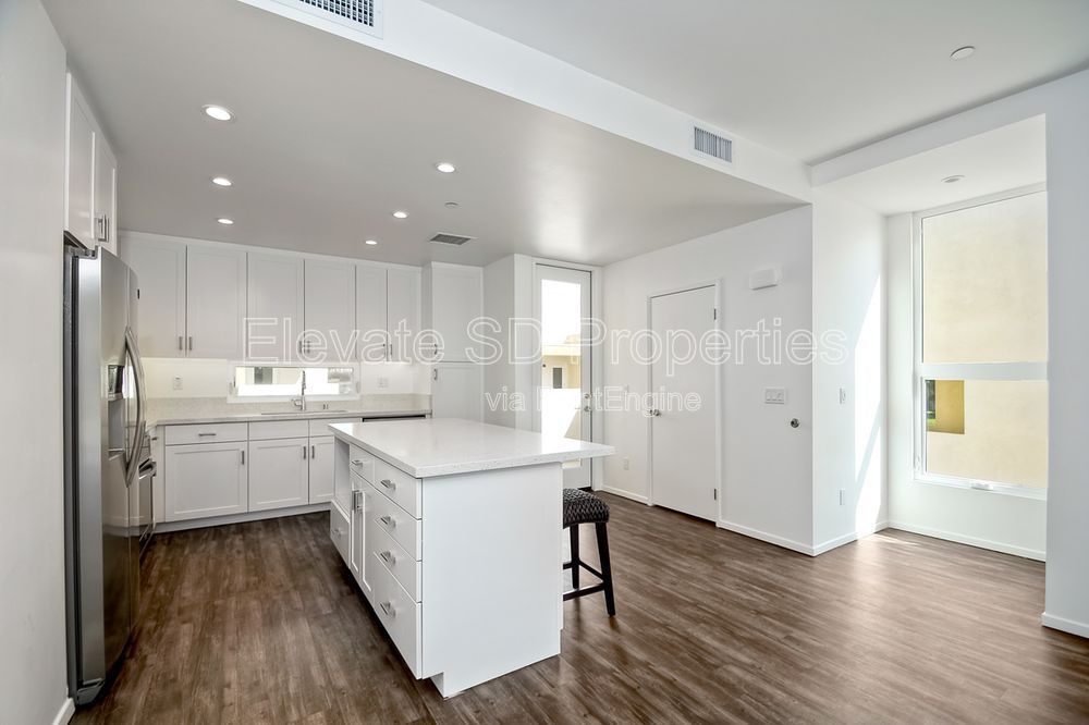 Gallery Image 0