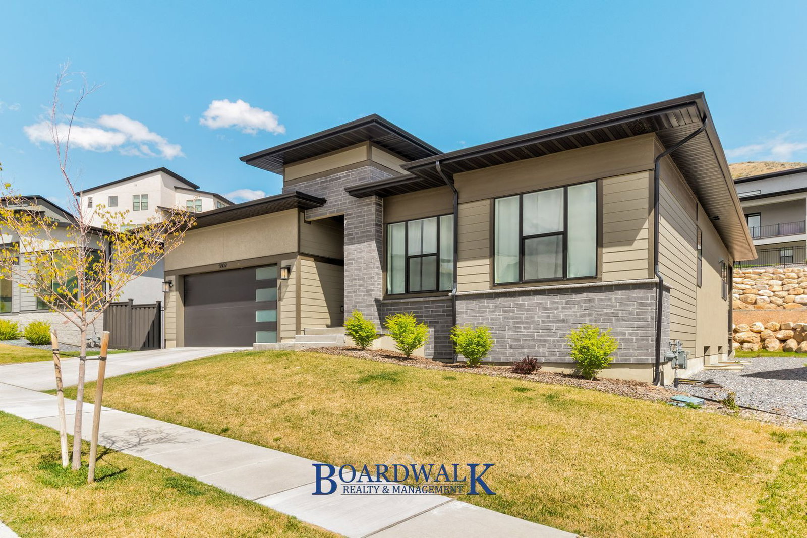 Single-Family Home for rent at 5502 N Valley View Rd