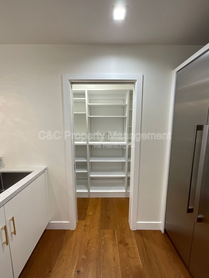 Gallery Image 19