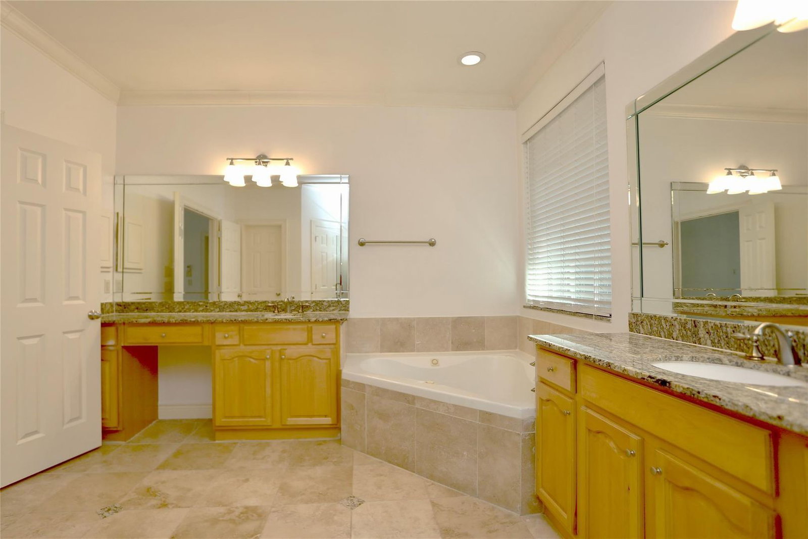 Gallery Image 14