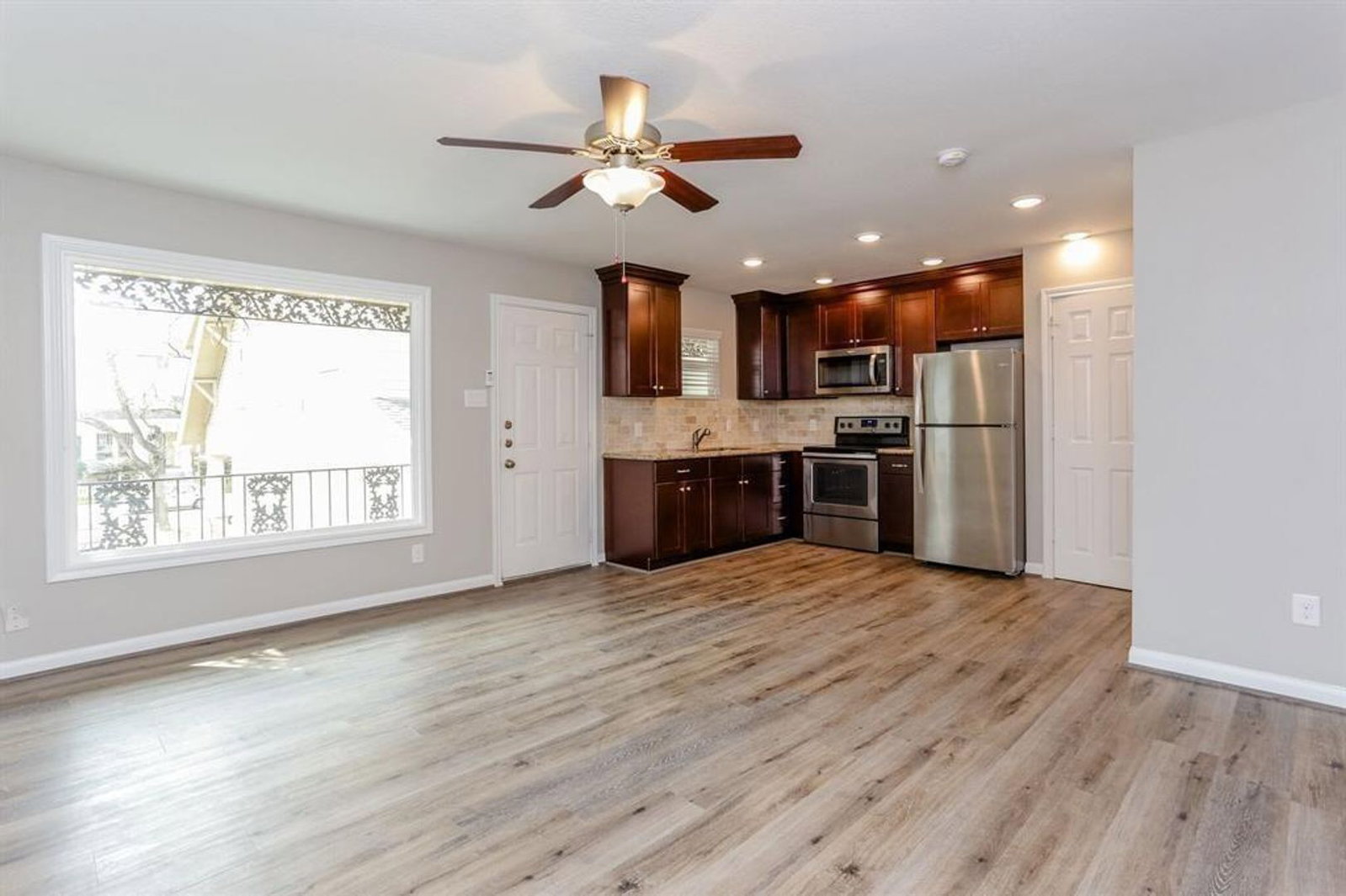 1 Bedroom Multi-Family Home – 808 1/2 West Main Street #4, Houston, TX 77006