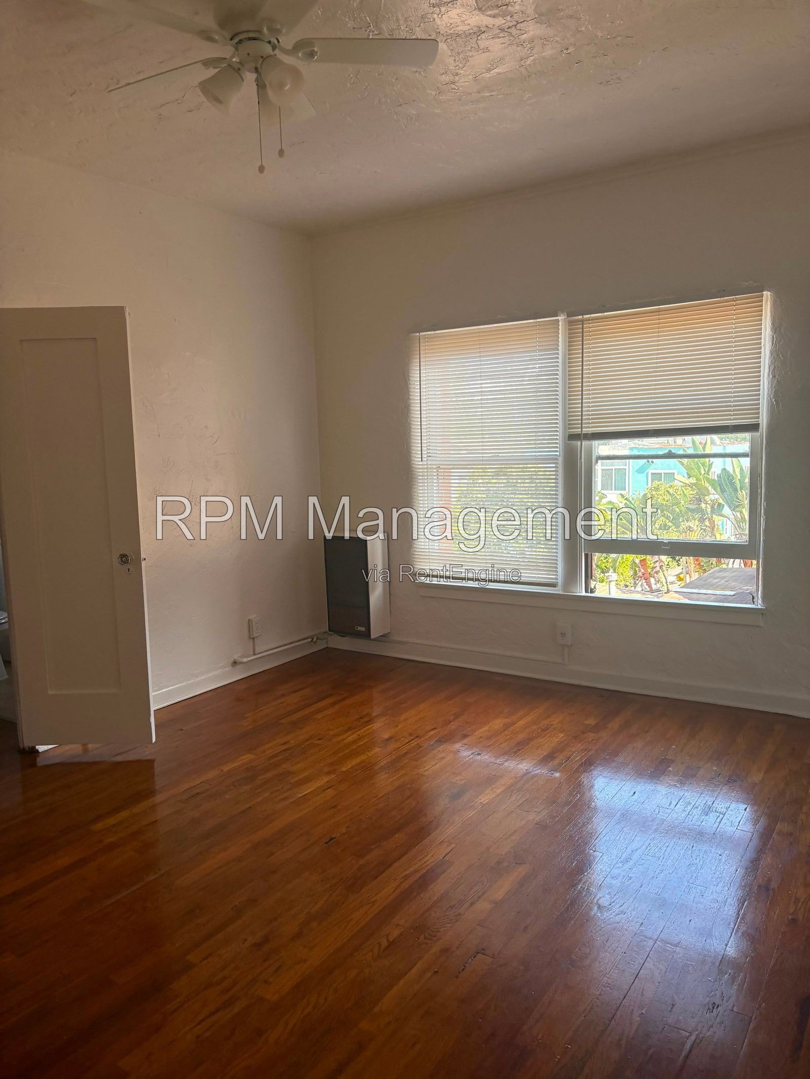 Gallery Image 0