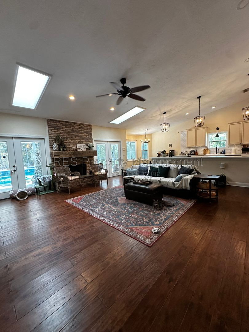 Gallery Image 13