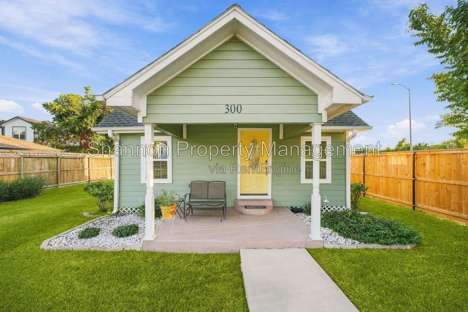 2 Bedroom Rental – 300 East 40th 1/2 Street, Houston, TX 77018