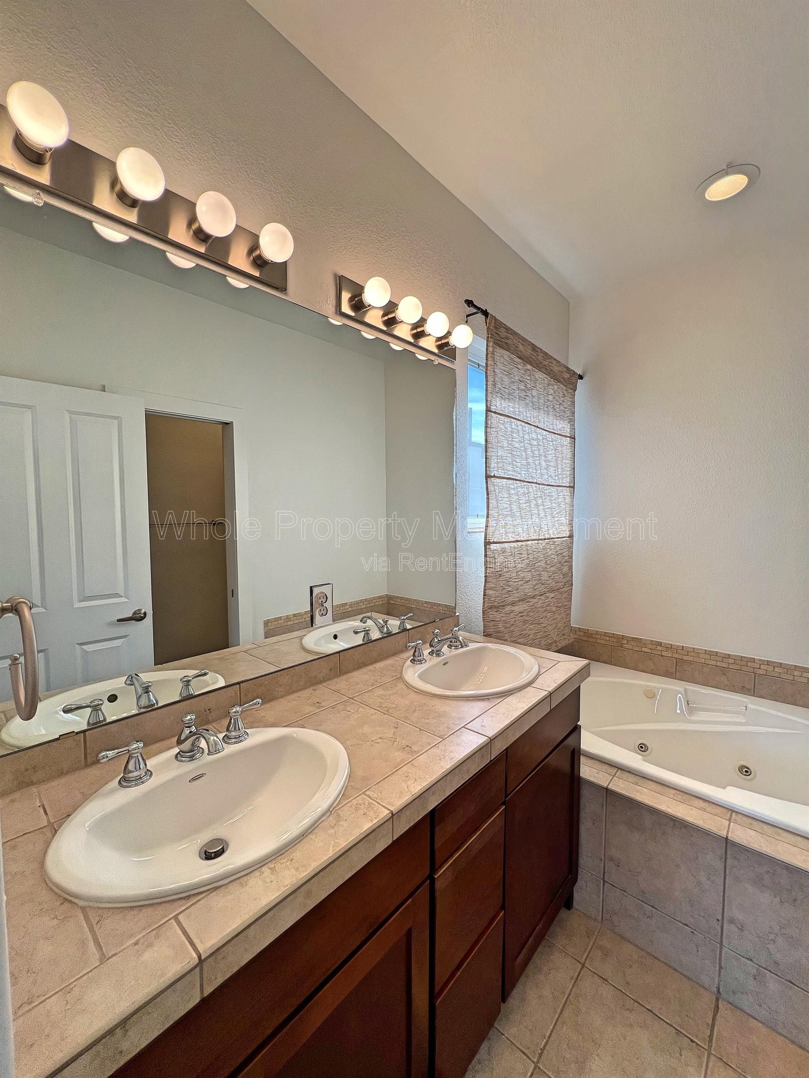 Gallery Image 16