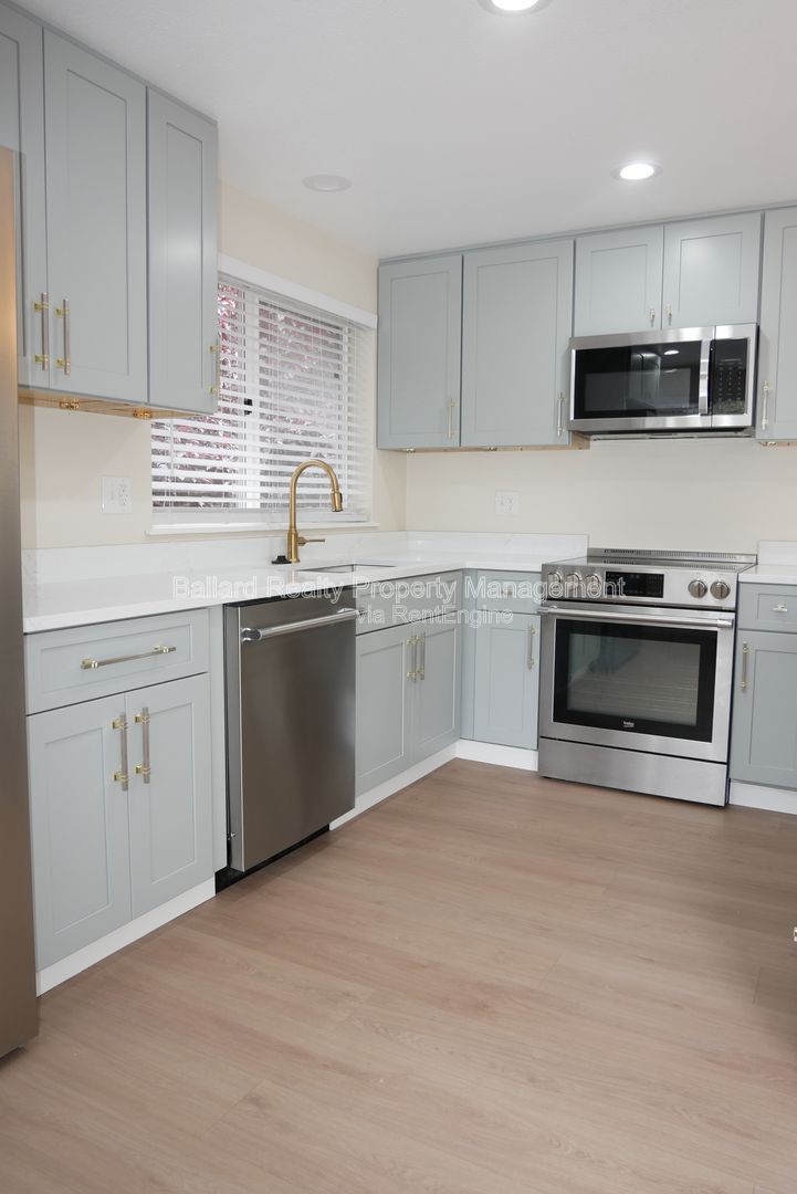 Gallery Image 14